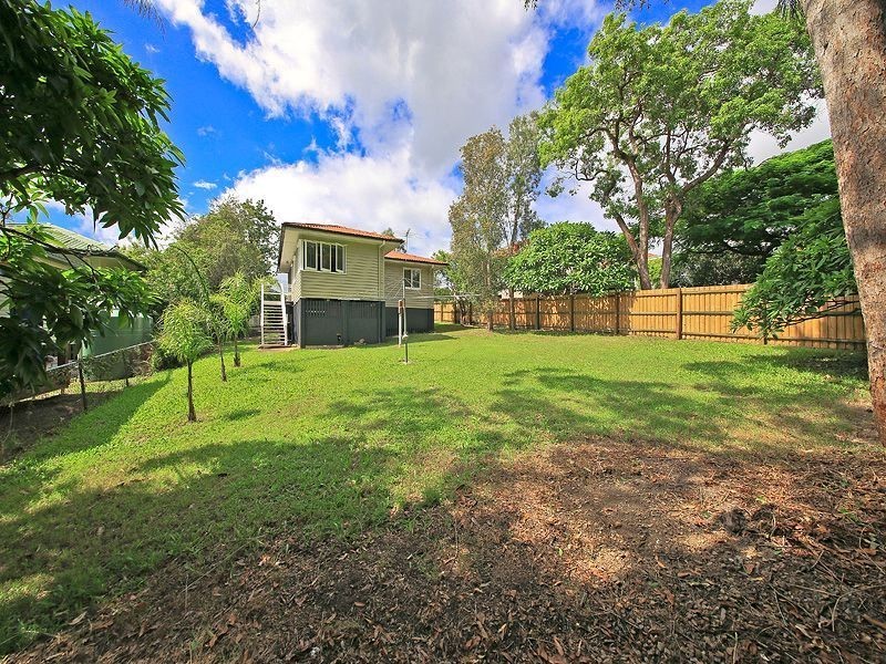 102 Kennington Road, Camp Hill QLD 4152
