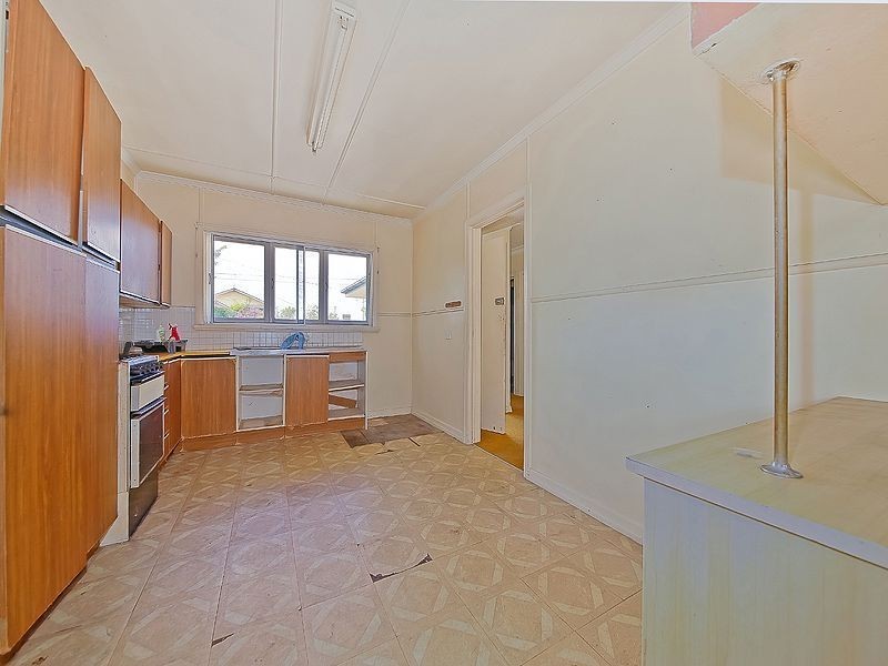 102 Kennington Road, Camp Hill QLD 4152