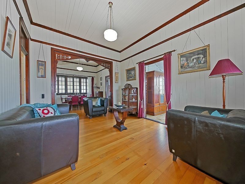 5 Peasant Street, Holland Park West QLD 4121