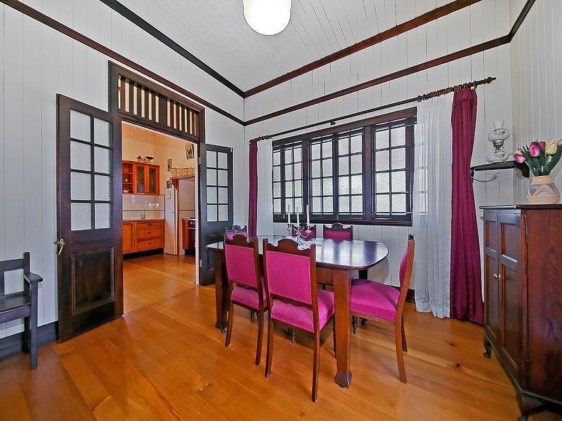 5 Peasant Street, Holland Park West QLD 4121