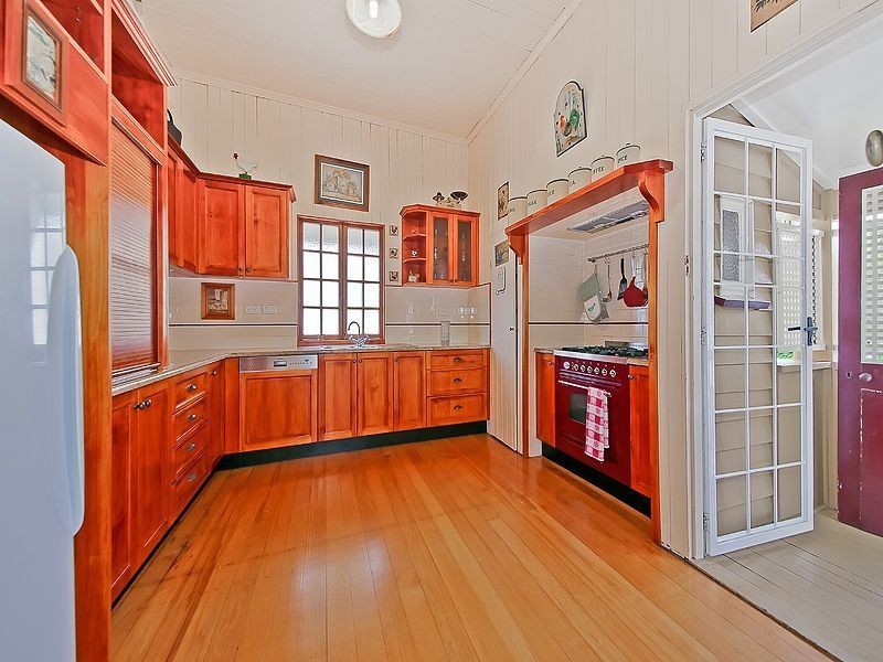 5 Peasant Street, Holland Park West QLD 4121