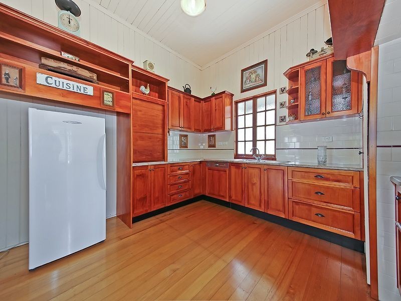 5 Peasant Street, Holland Park West QLD 4121
