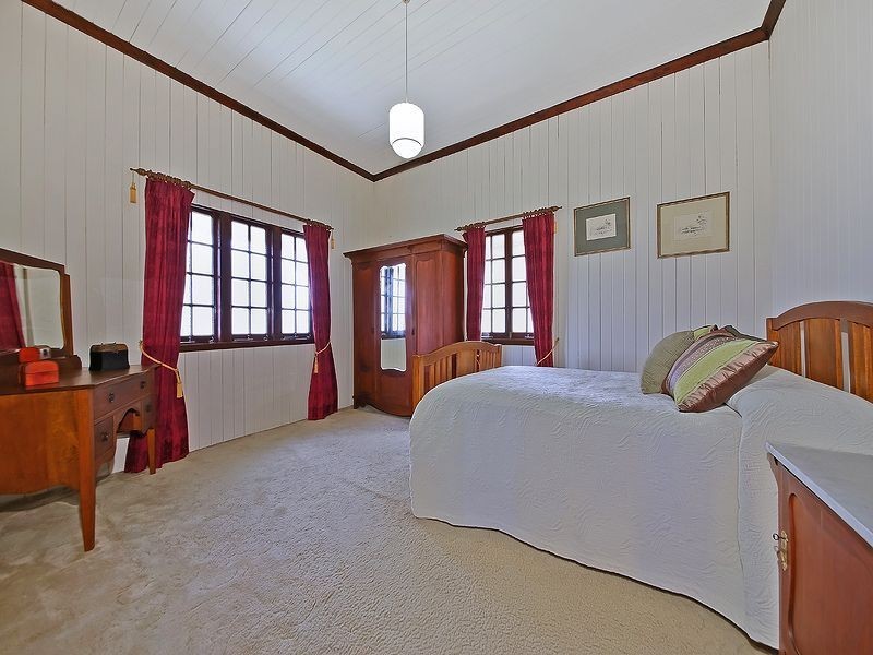 5 Peasant Street, Holland Park West QLD 4121
