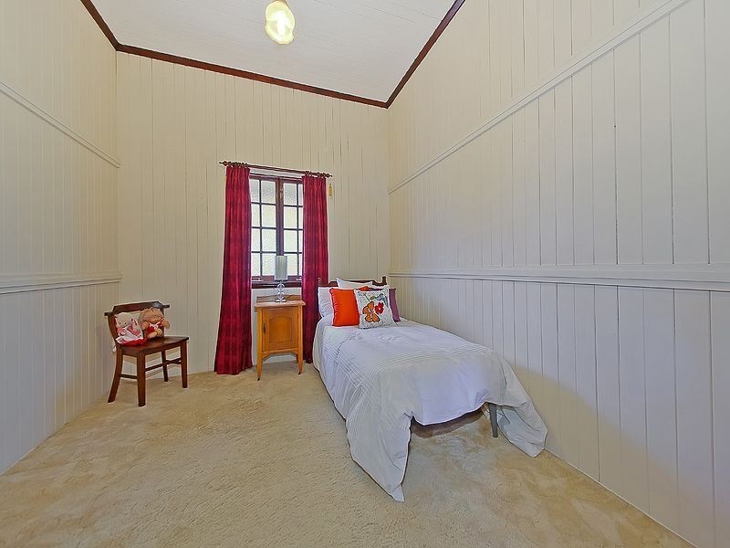 5 Peasant Street, Holland Park West QLD 4121
