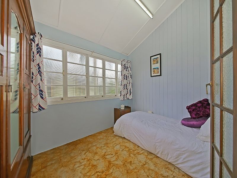 5 Peasant Street, Holland Park West QLD 4121