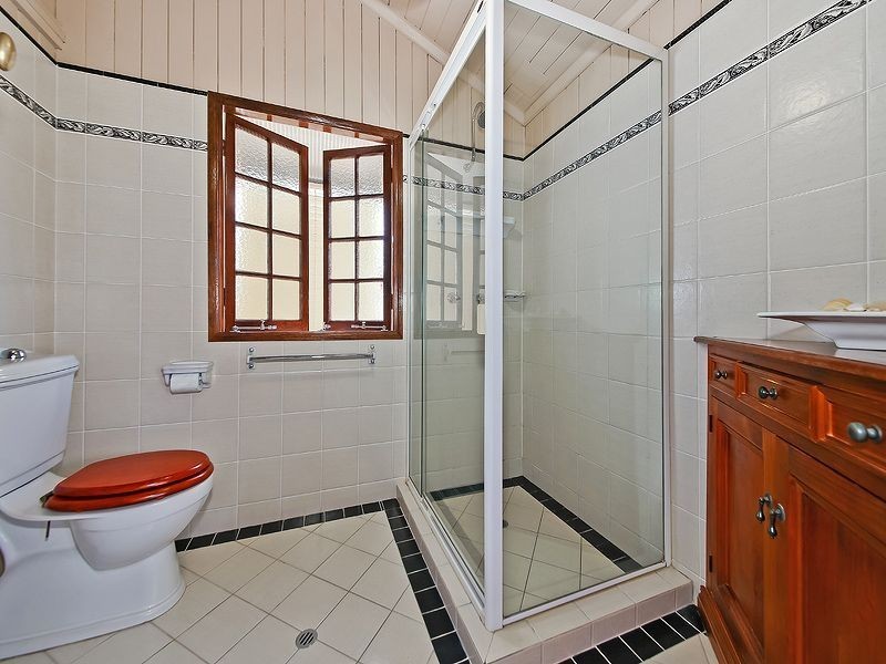 5 Peasant Street, Holland Park West QLD 4121