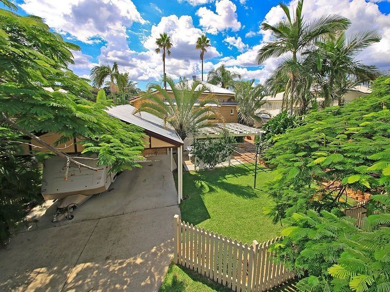 5 Peasant Street, Holland Park West QLD 4121