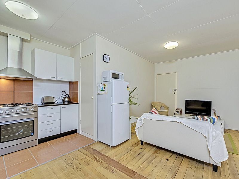 19 Newman Avenue, Camp Hill QLD 4152