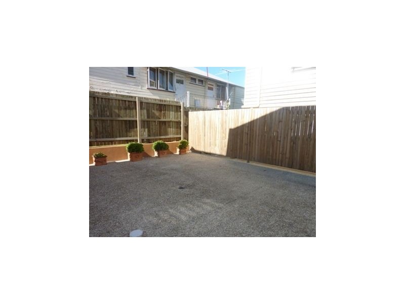 2/14 Bardsley Street, Greenslopes QLD 4120