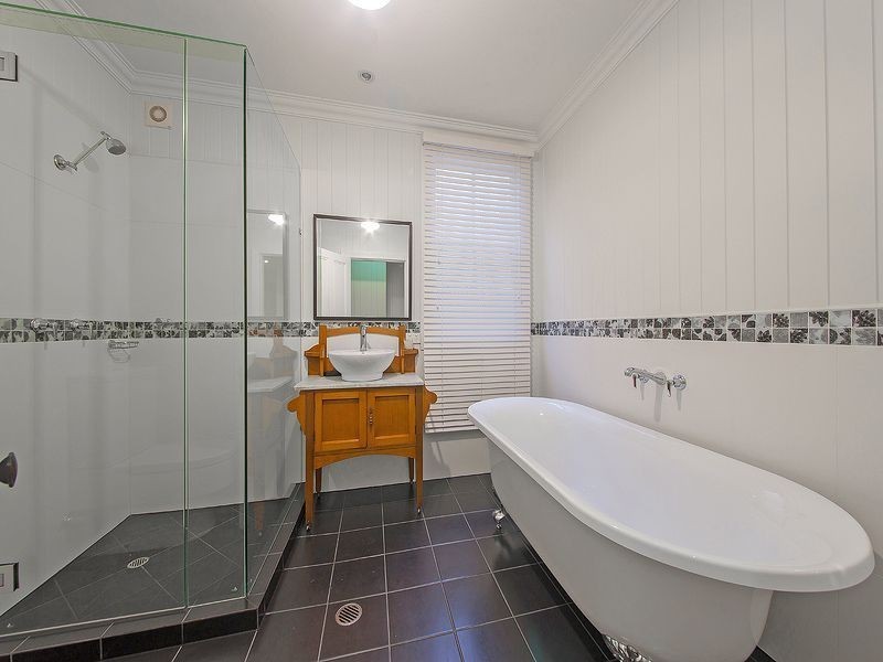 35 Hawthorne Street, Woolloongabba QLD 4102