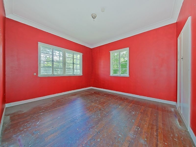 2 Little Bennett, Norman Park QLD 4170