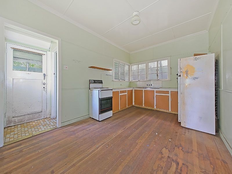 2 Little Bennett, Norman Park QLD 4170