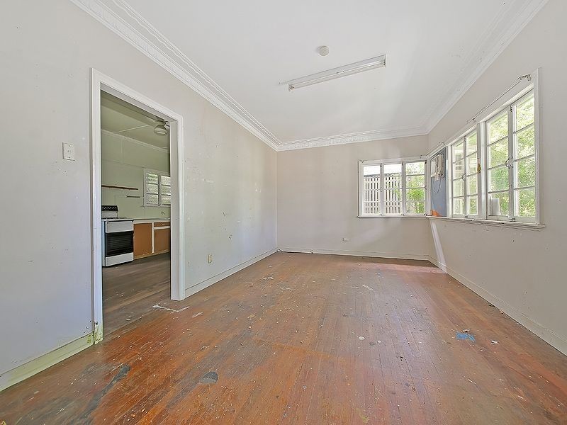 2 Little Bennett, Norman Park QLD 4170