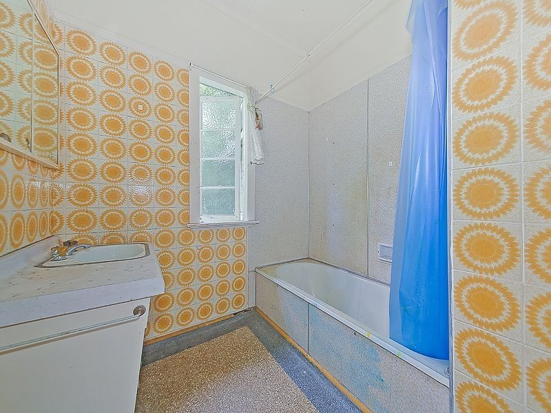 2 Little Bennett, Norman Park QLD 4170