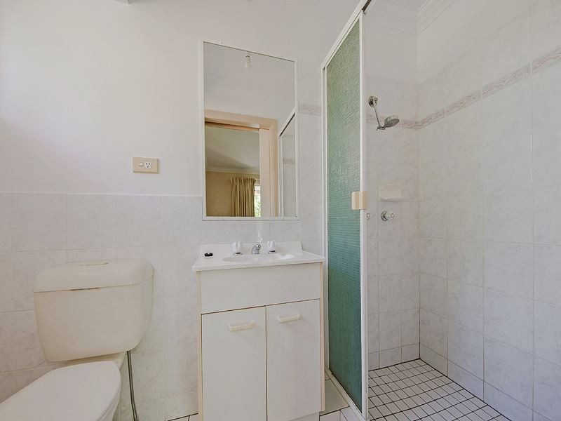 2/15 McLay Street, Coorparoo QLD 4151