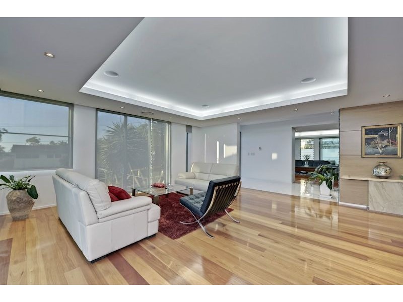 11 Crucis Street, Coorparoo QLD 4151