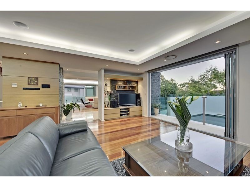 11 Crucis Street, Coorparoo QLD 4151