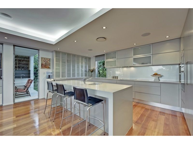 11 Crucis Street, Coorparoo QLD 4151