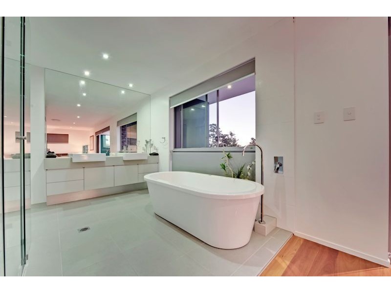 11 Crucis Street, Coorparoo QLD 4151