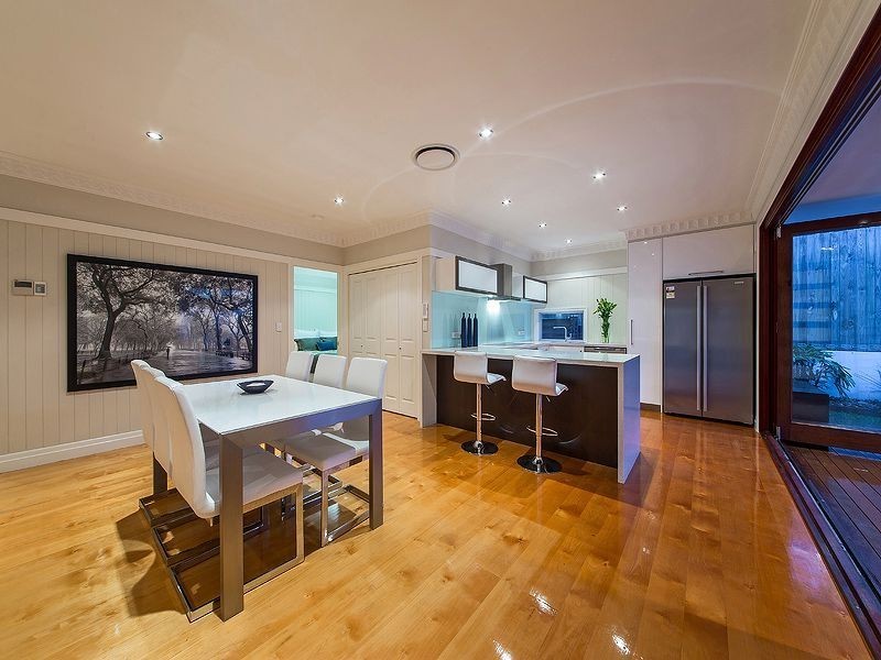 76 Abbotsleigh Street, Holland Park QLD 4121