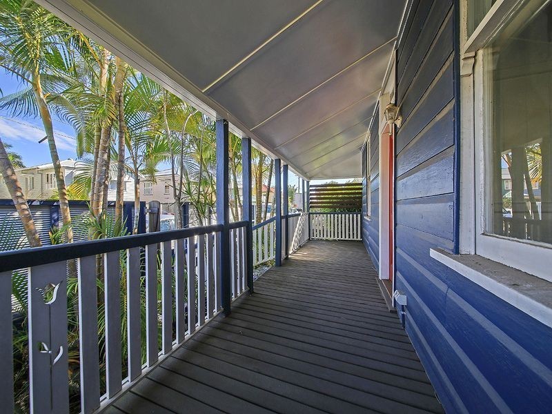 11 Lilly Street, Greenslopes QLD 4120