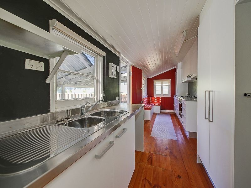 11 Lilly Street, Greenslopes QLD 4120