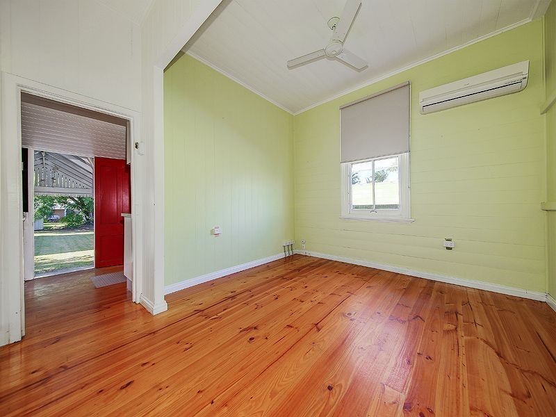 11 Lilly Street, Greenslopes QLD 4120