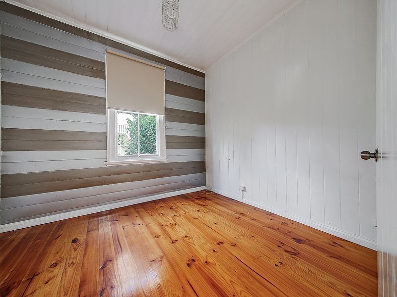 11 Lilly Street, Greenslopes QLD 4120