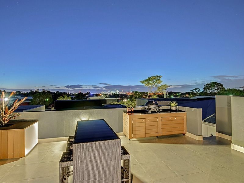 75 Arrol Street, Camp Hill QLD 4152