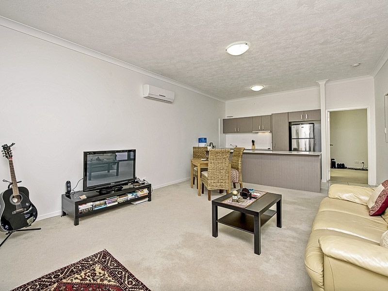 1/135 Cavendish Road, Coorparoo QLD 4151