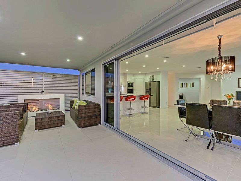 27 Watson Street, Camp Hill QLD 4152