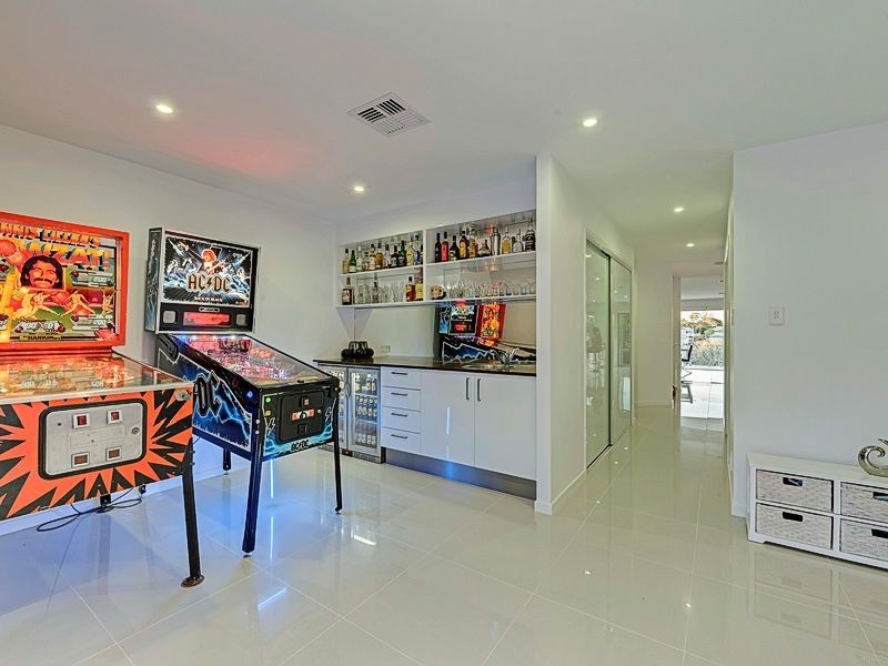 27 Watson Street, Camp Hill QLD 4152