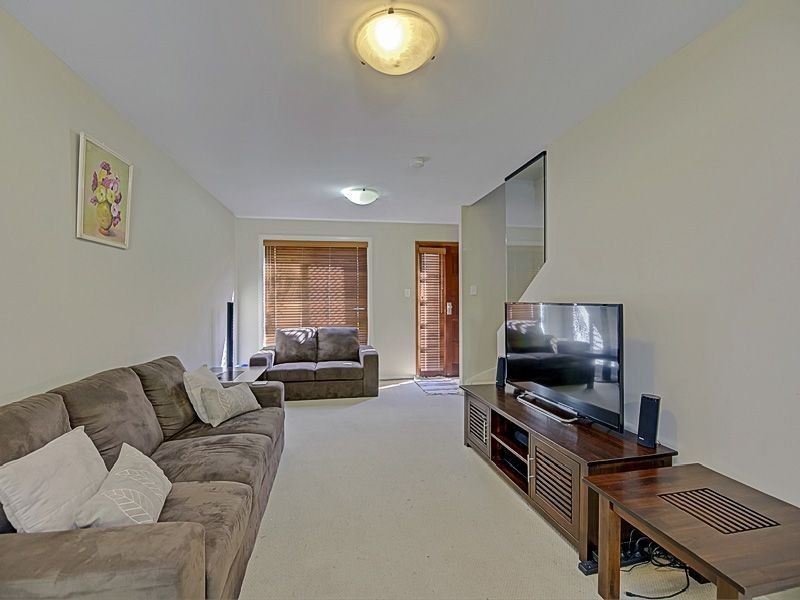 2/20 Robinson Street, Coorparoo QLD 4151