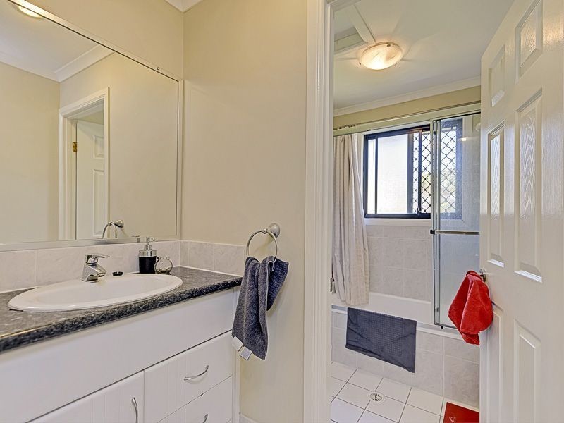 2/20 Robinson Street, Coorparoo QLD 4151