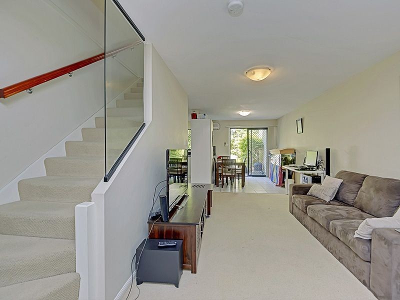 2/20 Robinson Street, Coorparoo QLD 4151