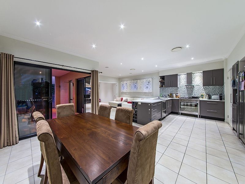 8 Gristock Street, Coorparoo QLD 4151