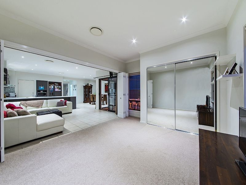 8 Gristock Street, Coorparoo QLD 4151