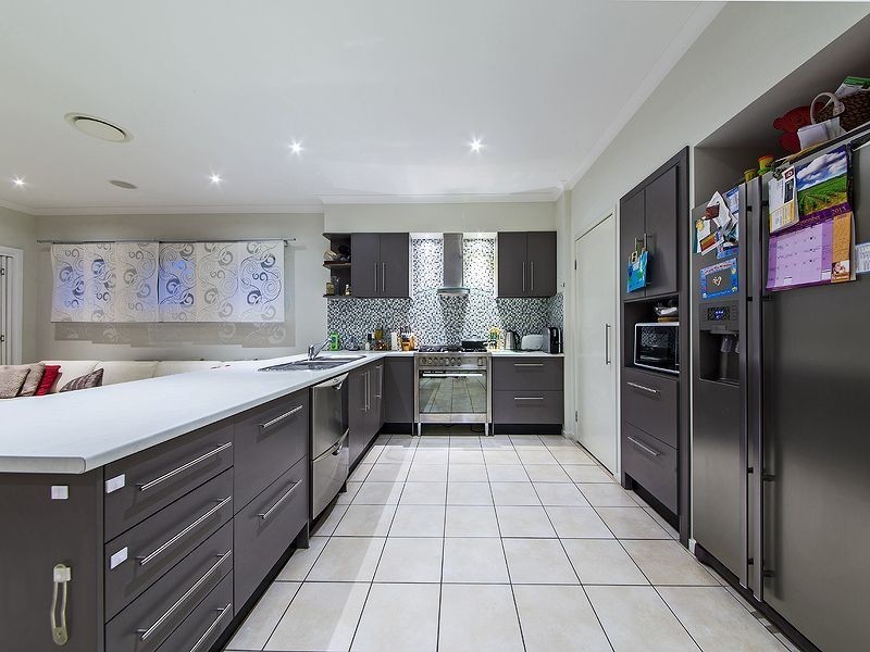 8 Gristock Street, Coorparoo QLD 4151