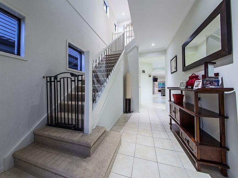 8 Gristock Street, Coorparoo QLD 4151