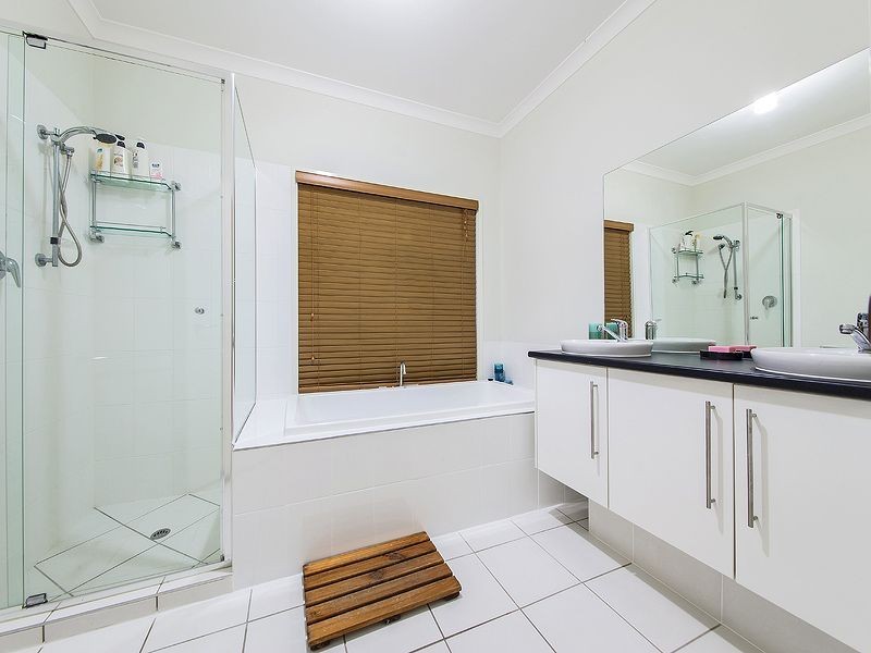 8 Gristock Street, Coorparoo QLD 4151