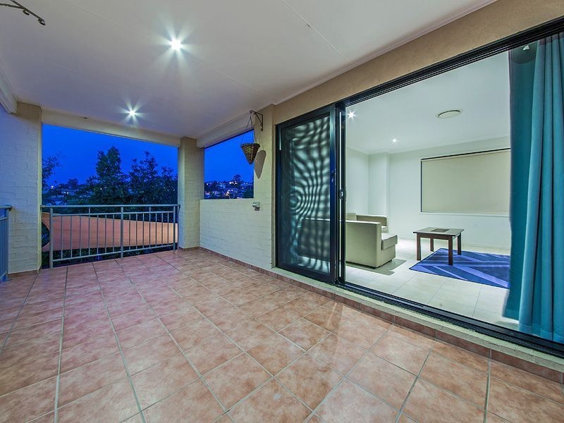 8 Gristock Street, Coorparoo QLD 4151