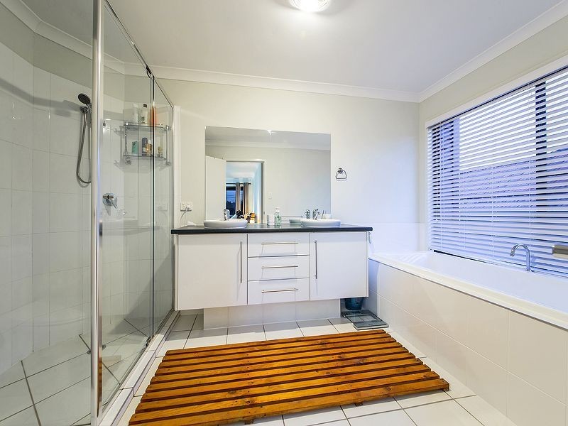 8 Gristock Street, Coorparoo QLD 4151