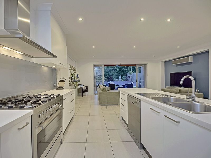 84 Stanley Road, Camp Hill QLD 4152