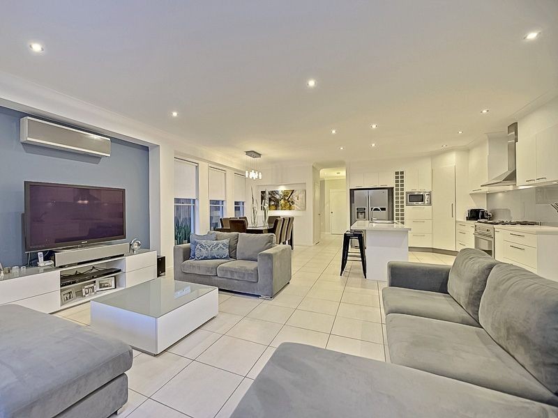 84 Stanley Road, Camp Hill QLD 4152