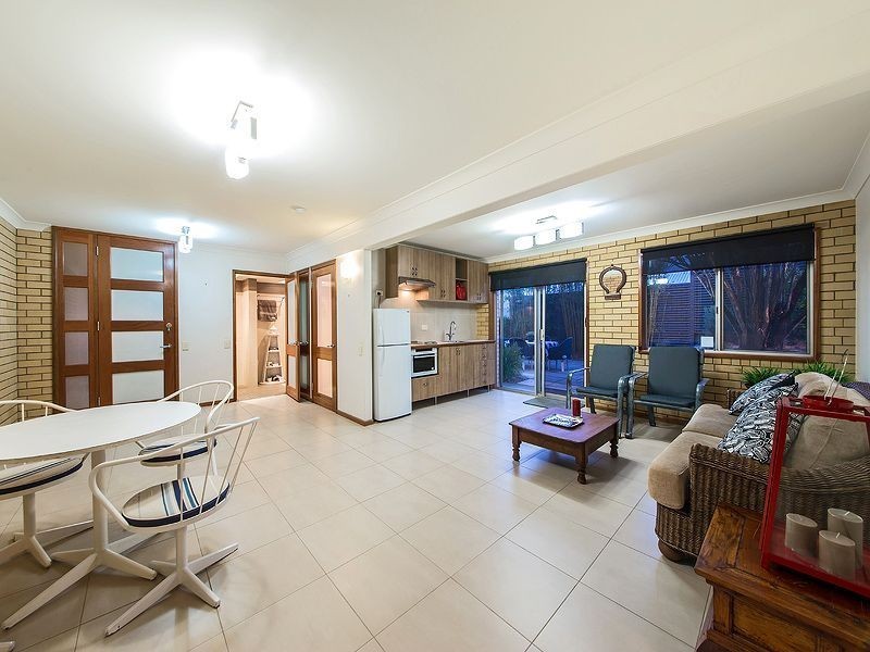 22 Pinecroft Street, Camp Hill QLD 4152