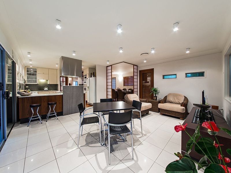 22 Pinecroft Street, Camp Hill QLD 4152