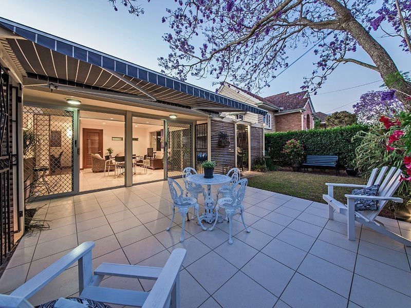 22 Pinecroft Street, Camp Hill QLD 4152