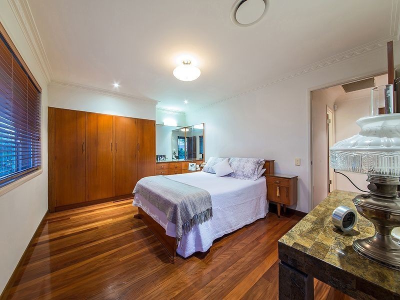 22 Pinecroft Street, Camp Hill QLD 4152