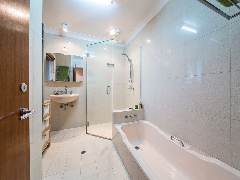 22 Pinecroft Street, Camp Hill QLD 4152