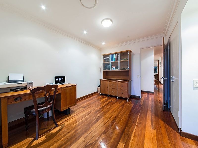 22 Pinecroft Street, Camp Hill QLD 4152